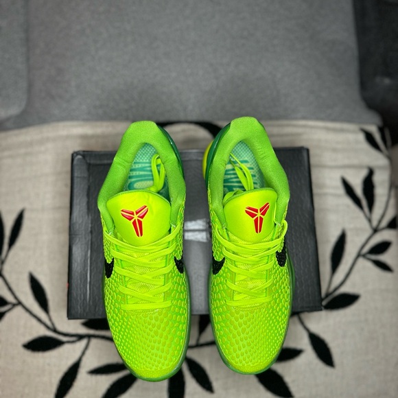Nike Kobe 6 Protro ‘Grinch’ - Picture 5 of 11
